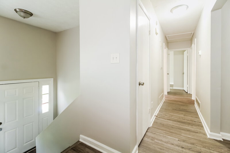 2,550/Mo, 1597 Raven Valley Road Decatur, GA 30035 Foyer View