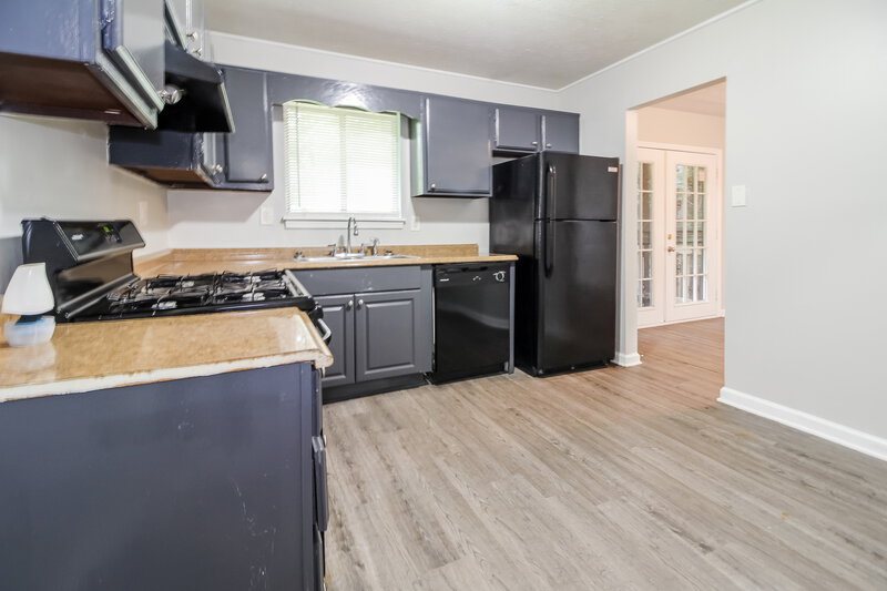 2,550/Mo, 1597 Raven Valley Road Decatur, GA 30035 Kitchen View