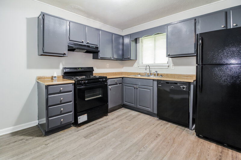 2,550/Mo, 1597 Raven Valley Road Decatur, GA 30035 Kitchen View 2