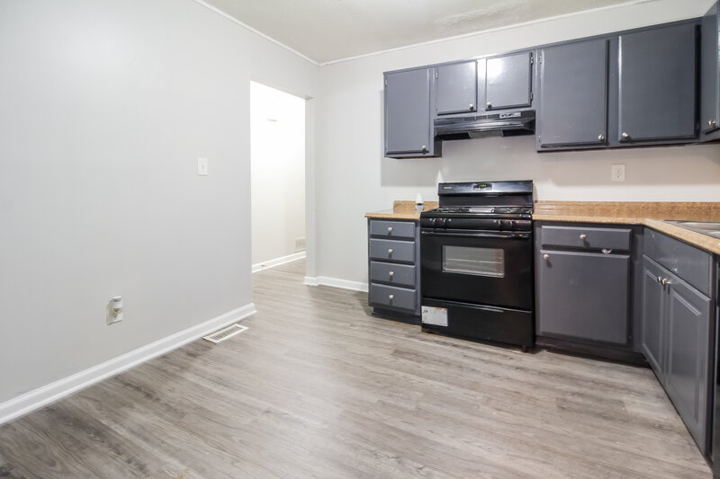 2,550/Mo, 1597 Raven Valley Road Decatur, GA 30035 Kitchen View 3