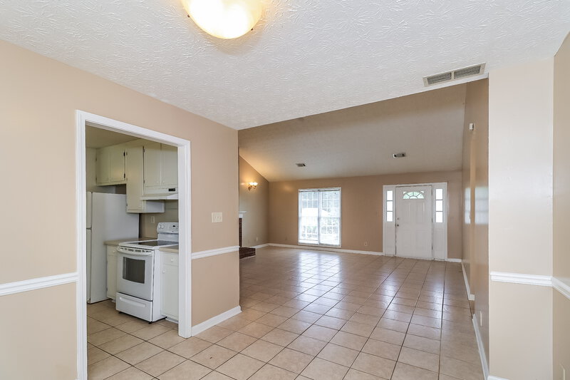 1,985/Mo, 3935 Willowmeade Drive Snellville, GA 30039 Living Room View