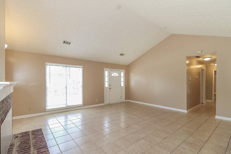 1,985/Mo, 3935 Willowmeade Drive Snellville, GA 30039 Living Room View 5