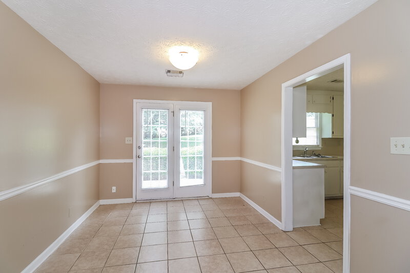 1,985/Mo, 3935 Willowmeade Drive Snellville, GA 30039 Dining Room View