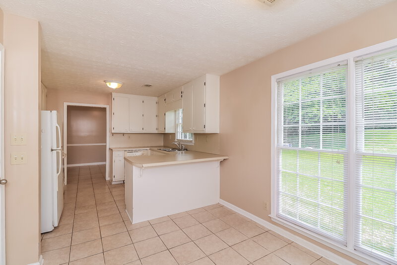 1,985/Mo, 3935 Willowmeade Drive Snellville, GA 30039 Breakfast Nook View 2