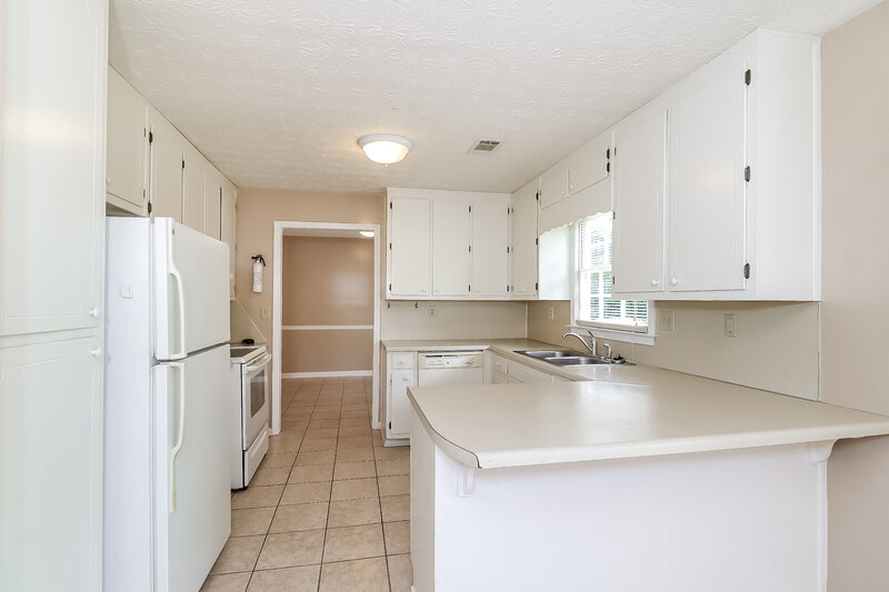 1,985/Mo, 3935 Willowmeade Drive Snellville, GA 30039 Kitchen View 2