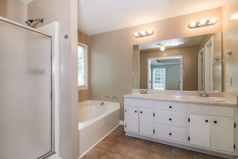 1,985/Mo, 3935 Willowmeade Drive Snellville, GA 30039 Master Bathroom View