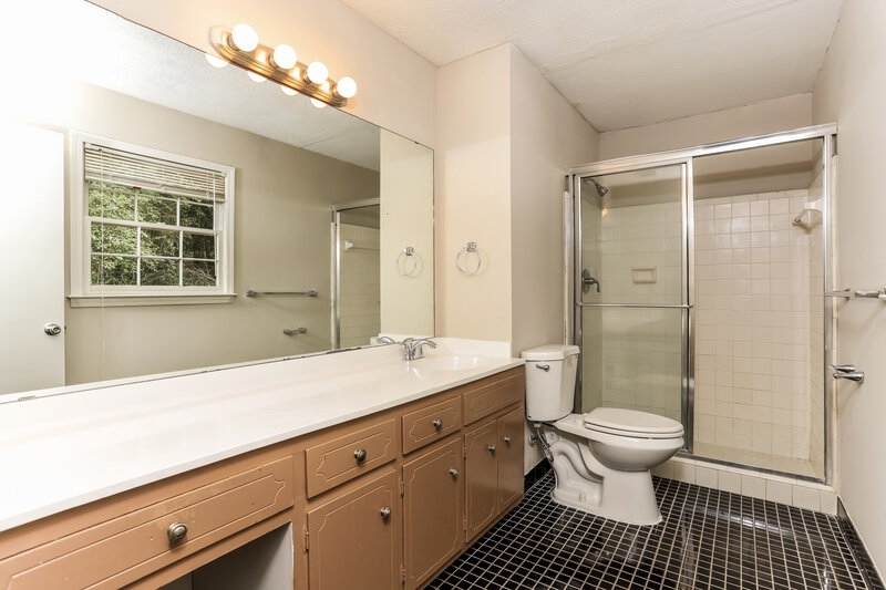 1,830/Mo, 6206 Shallow Creek Lane Douglasville, GA 30135 Main Bathroom View