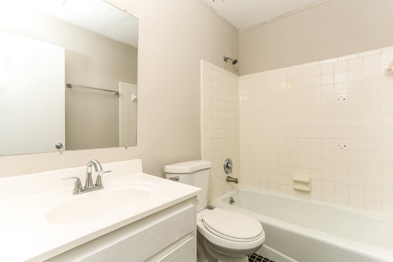 1,830/Mo, 6206 Shallow Creek Lane Douglasville, GA 30135 Bathroom View