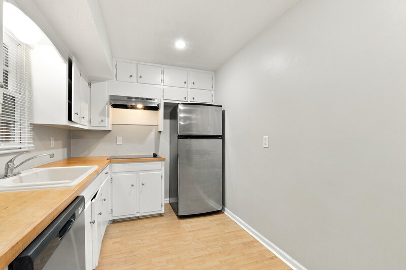 2,140/Mo, 4447 Casco Way Lilburn, GA 30047 Kitchen View 2