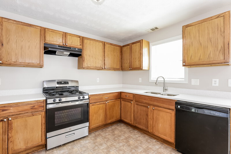 1,695/Mo, 5455 Brisbane Court Lithonia, GA 30038 Kitchen View 2