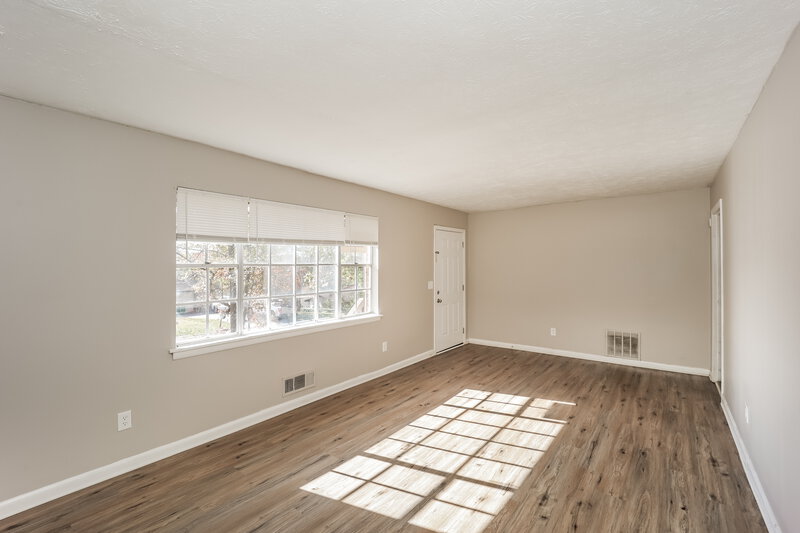 2,380/Mo, 7343 Mockingbird Court Riverdale, GA 30274 Living Room View