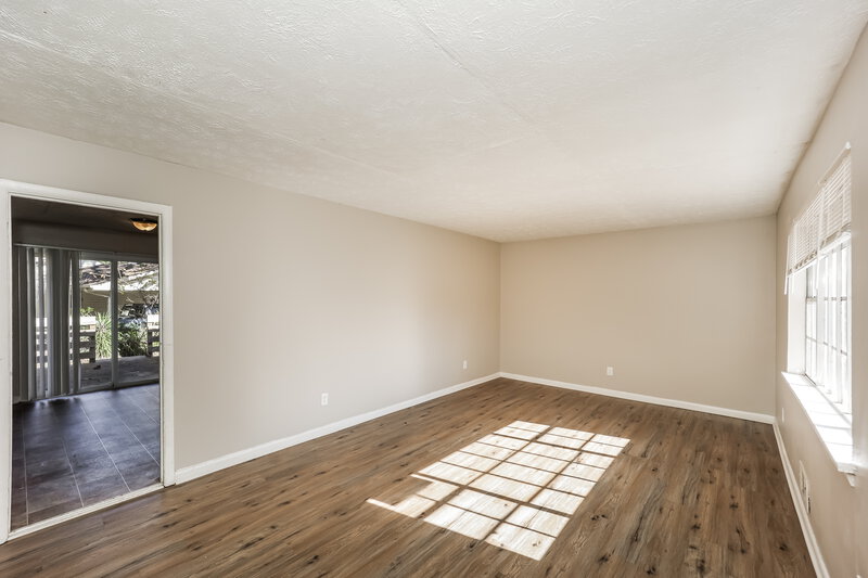 2,380/Mo, 7343 Mockingbird Court Riverdale, GA 30274 Living Room View 2