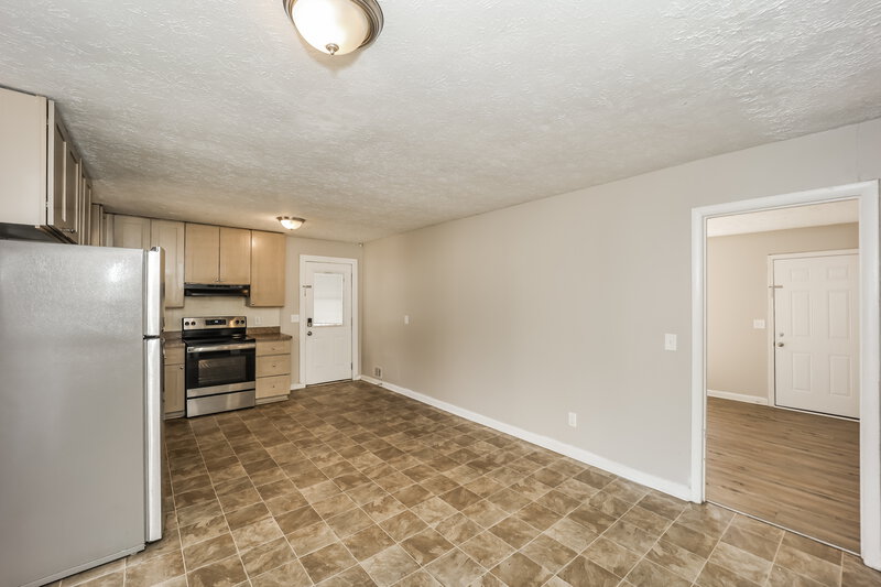 2,380/Mo, 7343 Mockingbird Court Riverdale, GA 30274 Kitchen View