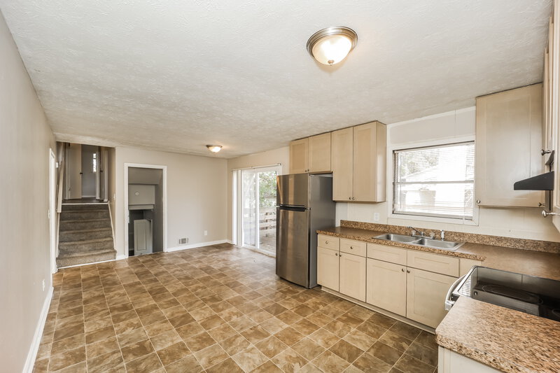 2,380/Mo, 7343 Mockingbird Court Riverdale, GA 30274 Kitchen View 2