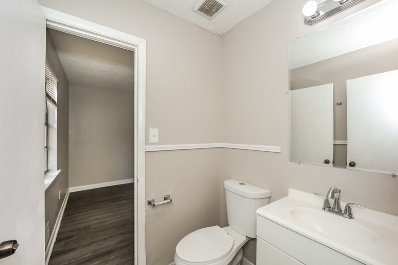 2,380/Mo, 7343 Mockingbird Court Riverdale, GA 30274 Main Bathroom View