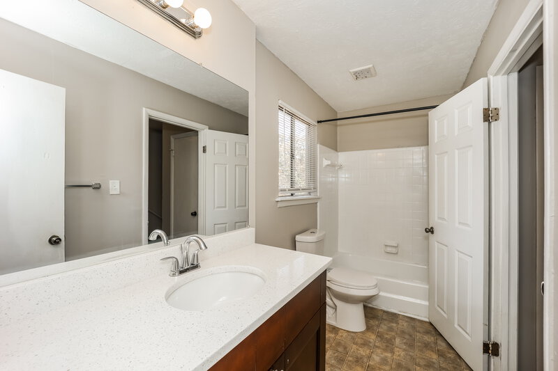 2,380/Mo, 7343 Mockingbird Court Riverdale, GA 30274 Bathroom View