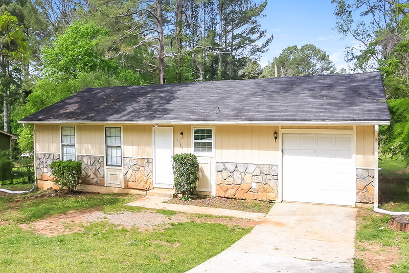 0/Mo, 1783 Big Valley Lane Stone Mountain, GA 30083 Front View