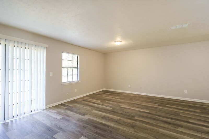 0/Mo, 1783 Big Valley Lane Stone Mountain, GA 30083 Living Room View 2