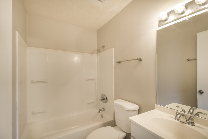 0/Mo, 1783 Big Valley Lane Stone Mountain, GA 30083 Bathroom View