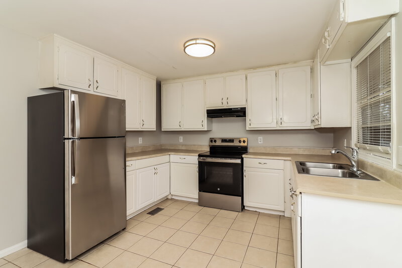 2,510/Mo, 3415 Lee Place Atlanta, GA 30349 Kitchen View