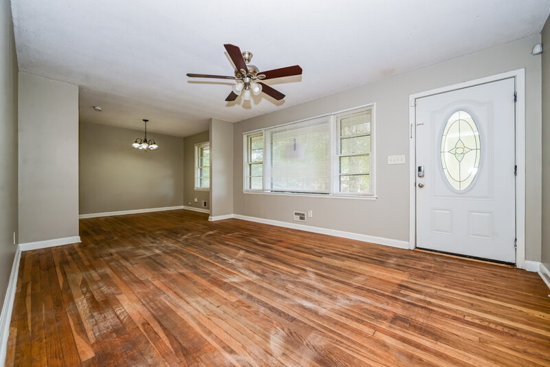 1,345/Mo, 4281 Oakview Drive Forest Park, GA 30297 Living Room View 2