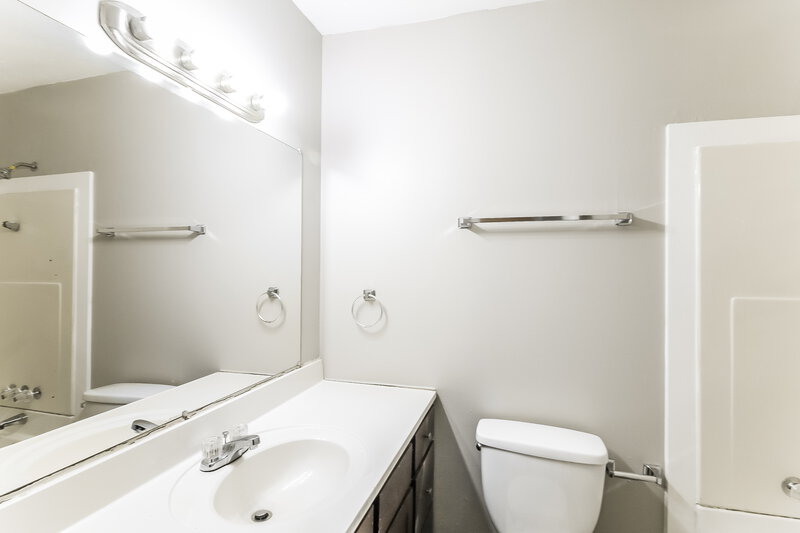 1,385/Mo, 1072 Laurel LN Conyers, GA 30012 Bathroom View