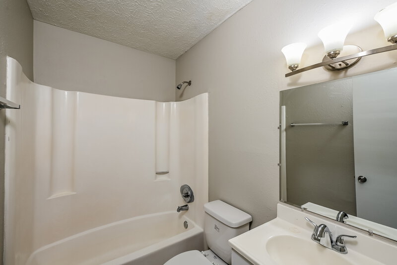 1,595/Mo, 4701 Lost Colony Court Stone Mountain, GA 30088 Main Bathroom View