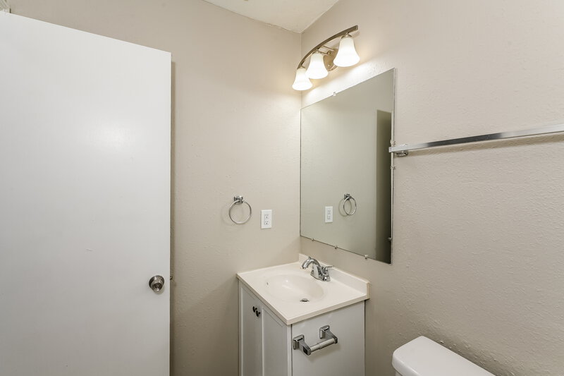 1,595/Mo, 4701 Lost Colony Court Stone Mountain, GA 30088 Bathroom View 2