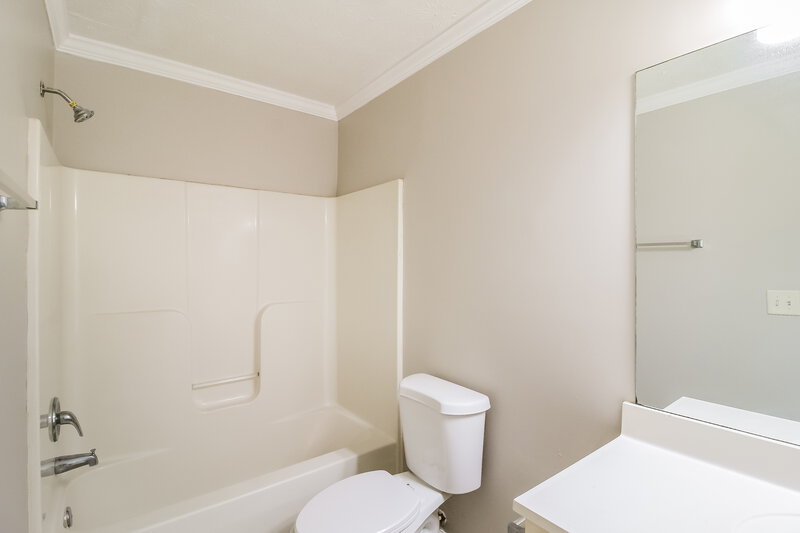 1,850/Mo, 4408 Jacobs Drive Snellville, GA 30039 Main Bathroom View