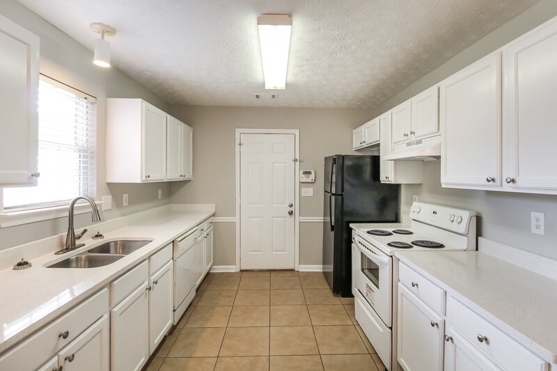 1,820/Mo, 4302 Marci Street Snellville, GA 30039 Kitchen View