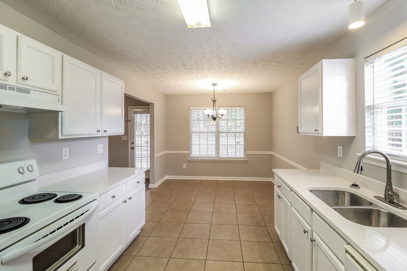 1,820/Mo, 4302 Marci Street Snellville, GA 30039 Kitchen View 2