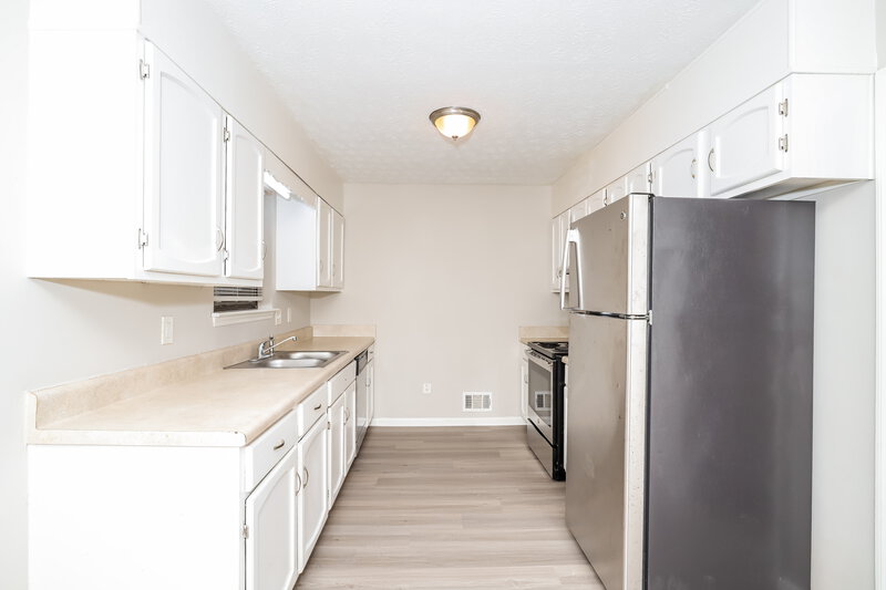 2,410/Mo, 8807 Parliament Place Jonesboro, GA 30238 Kitchen View