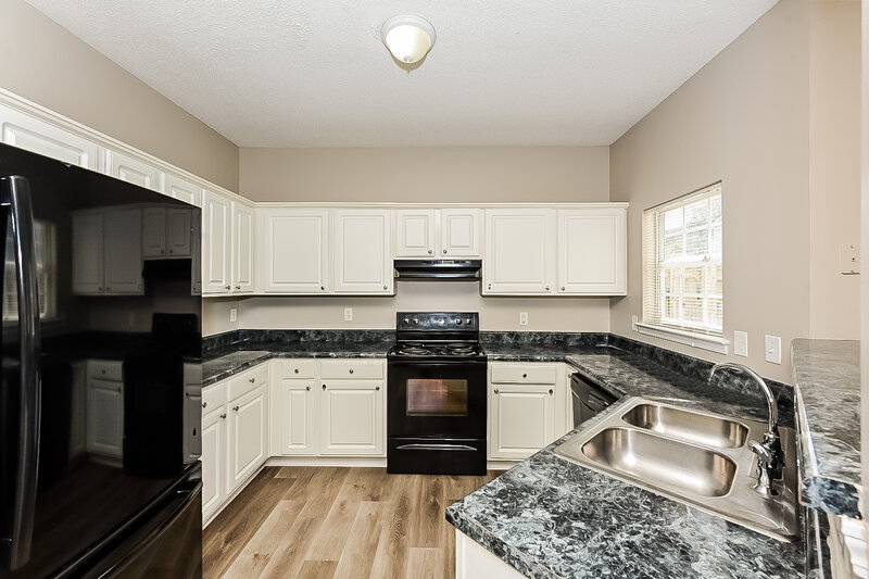 1,545/Mo, 11374 Michelle Way Hampton, GA 30228 Kitchen View