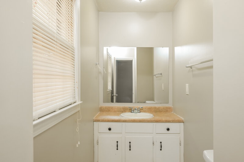 1,350/Mo, 6490 Executive Drive Winston, GA 30187 Main Bathroom View