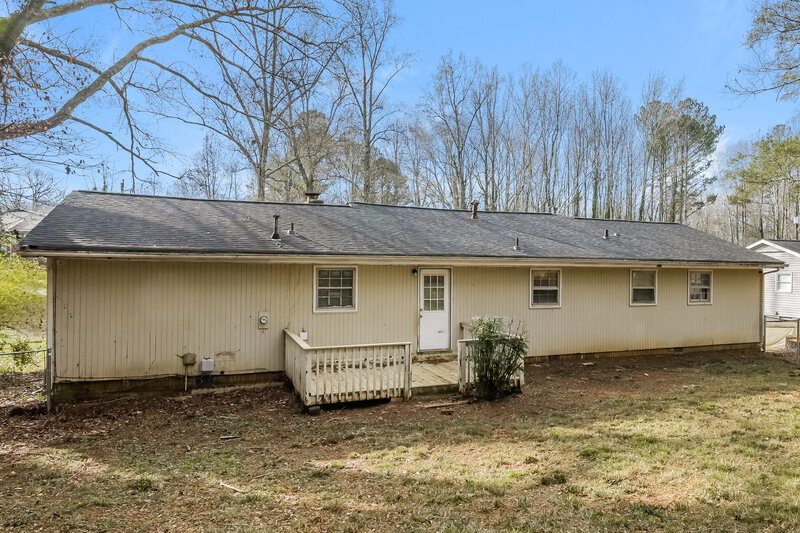 1,350/Mo, 6490 Executive Drive Winston, GA 30187 Rear View