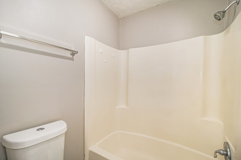 2,005/Mo, 9036 Sterling Ridge Lane Jonesboro, GA 30238 Main Bathroom View 2