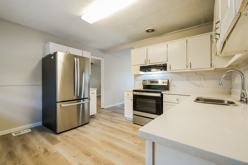1,805/Mo, 8268 Dunellen Lane Jonesboro, GA 30238 Kitchen View