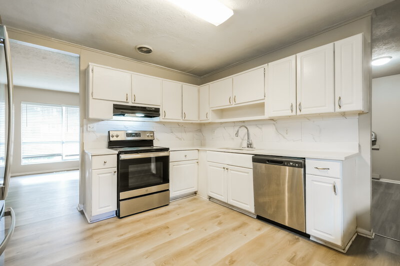 1,805/Mo, 8268 Dunellen Lane Jonesboro, GA 30238 Kitchen View 2
