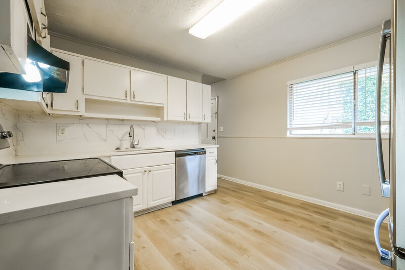 1,805/Mo, 8268 Dunellen Lane Jonesboro, GA 30238 Kitchen View 3