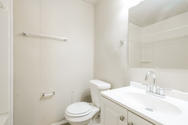 1,805/Mo, 8268 Dunellen Lane Jonesboro, GA 30238 Main Bathroom View