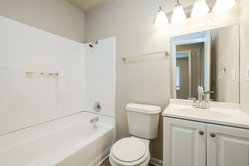 1,805/Mo, 8268 Dunellen Lane Jonesboro, GA 30238 Bathroom View