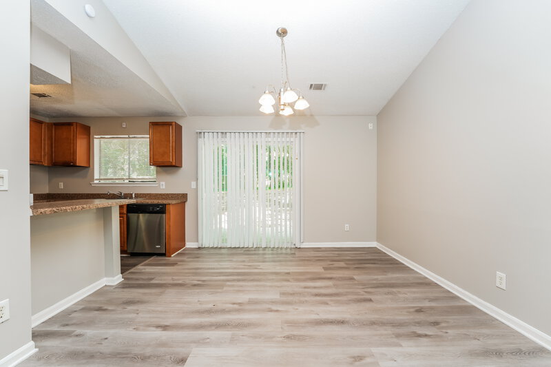 2,400/Mo, 1115 Forest Path Stone Mountain, GA 30088 Dining Room View