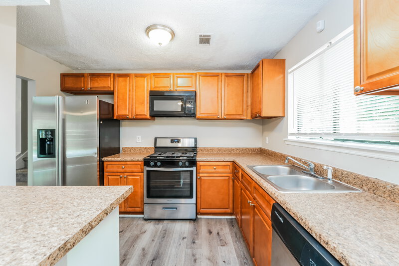 2,400/Mo, 1115 Forest Path Stone Mountain, GA 30088 Kitchen View