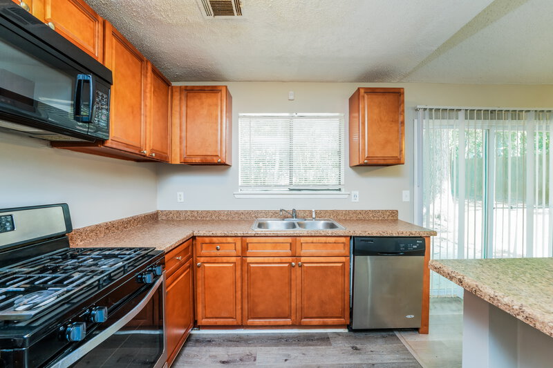 2,400/Mo, 1115 Forest Path Stone Mountain, GA 30088 Kitchen View 2