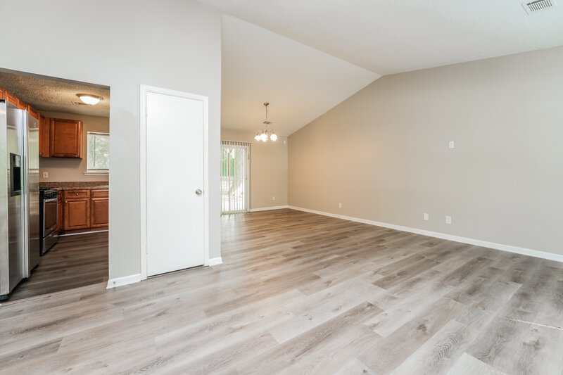 2,400/Mo, 1115 Forest Path Stone Mountain, GA 30088 Family Room View