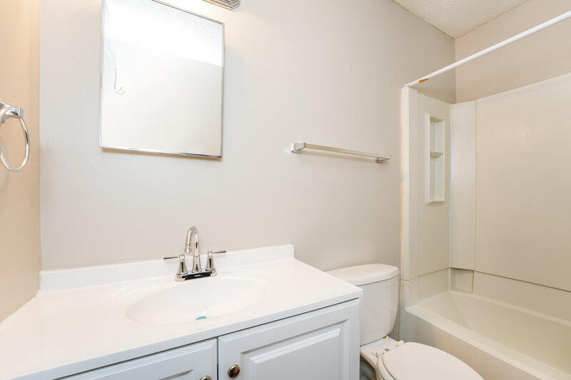 1,695/Mo, 2081 Countydown Lane Stone Mountain, GA 30088 Bathroom View