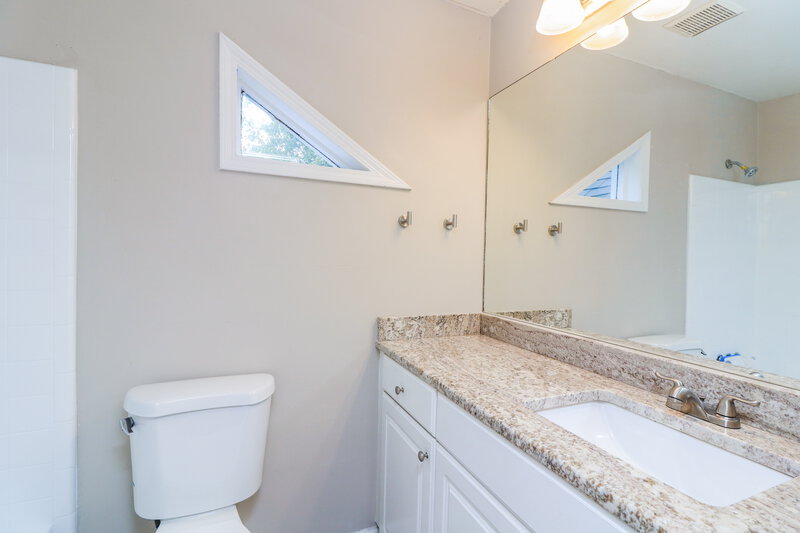 2,230/Mo, 961 Woodmont Drive Marietta, GA 30062 Main Bathroom View