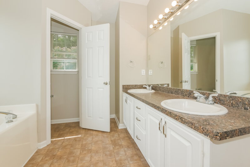 2,065/Mo, 5787 Pecan Grove Ellenwood, GA 30294 Main Bathroom View
