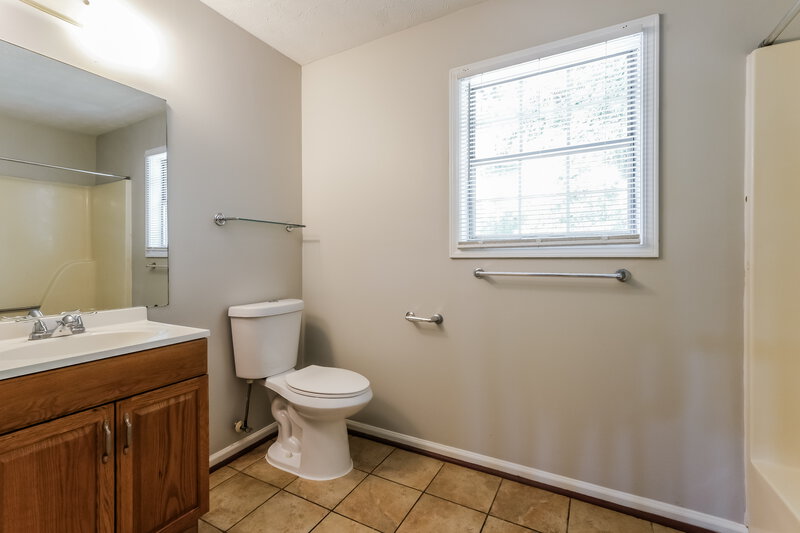 1,895/Mo, 3120 Revere Circle Snellville, GA 30039 Bathroom View