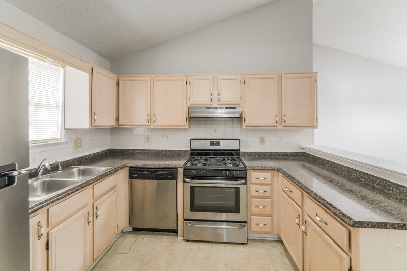 1,635/Mo, 1464 Cain Court N Douglasville, GA 30134 Kitchen View 2